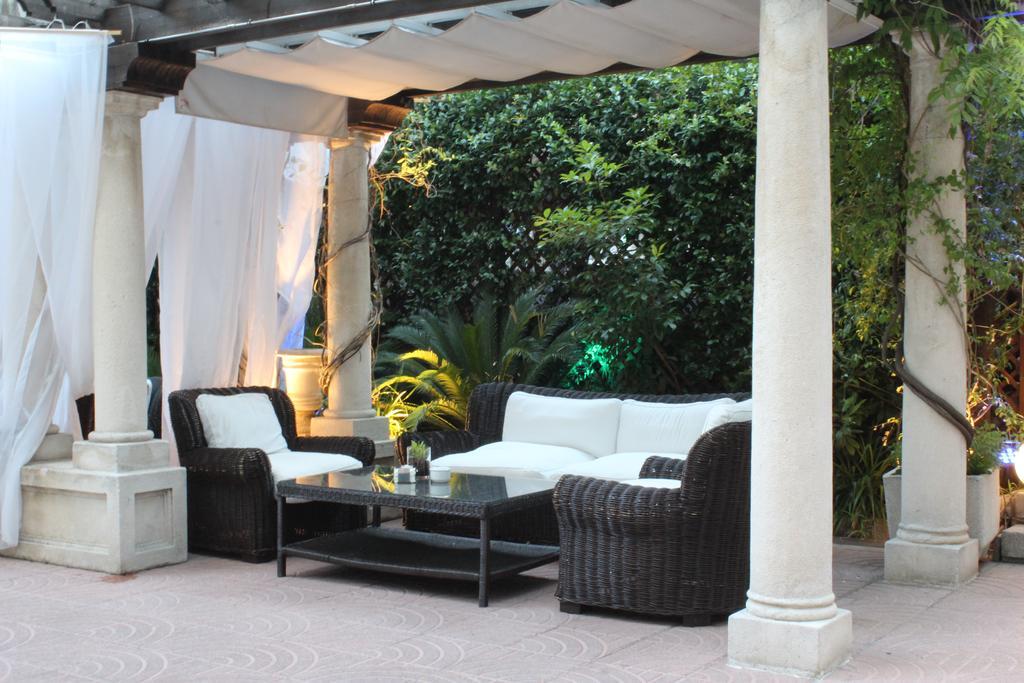 Hotel Miguel Angel Madrid Exterior foto The Pergola