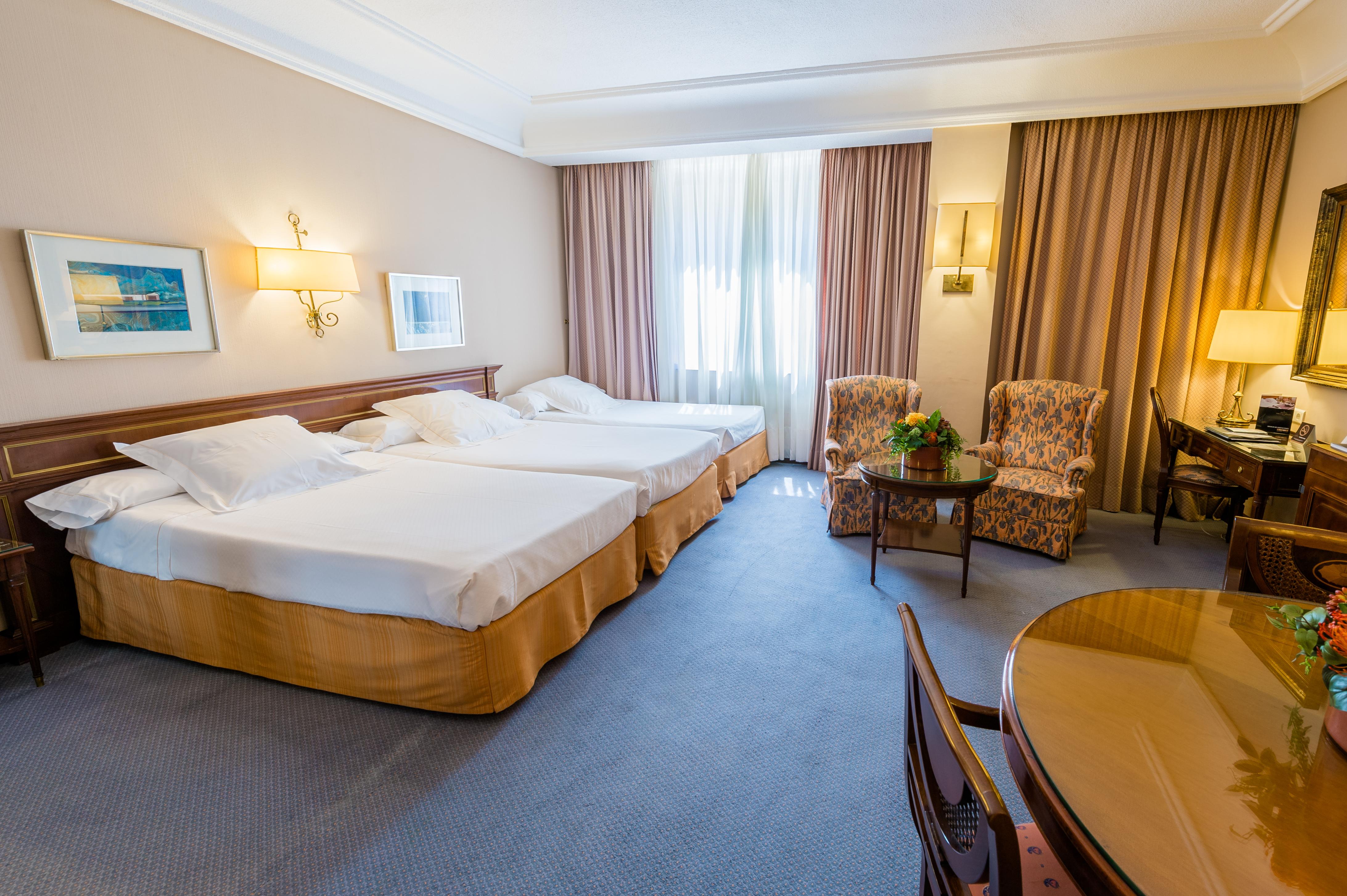 Hotel Miguel Angel Madrid Exterior foto A room at the hotel