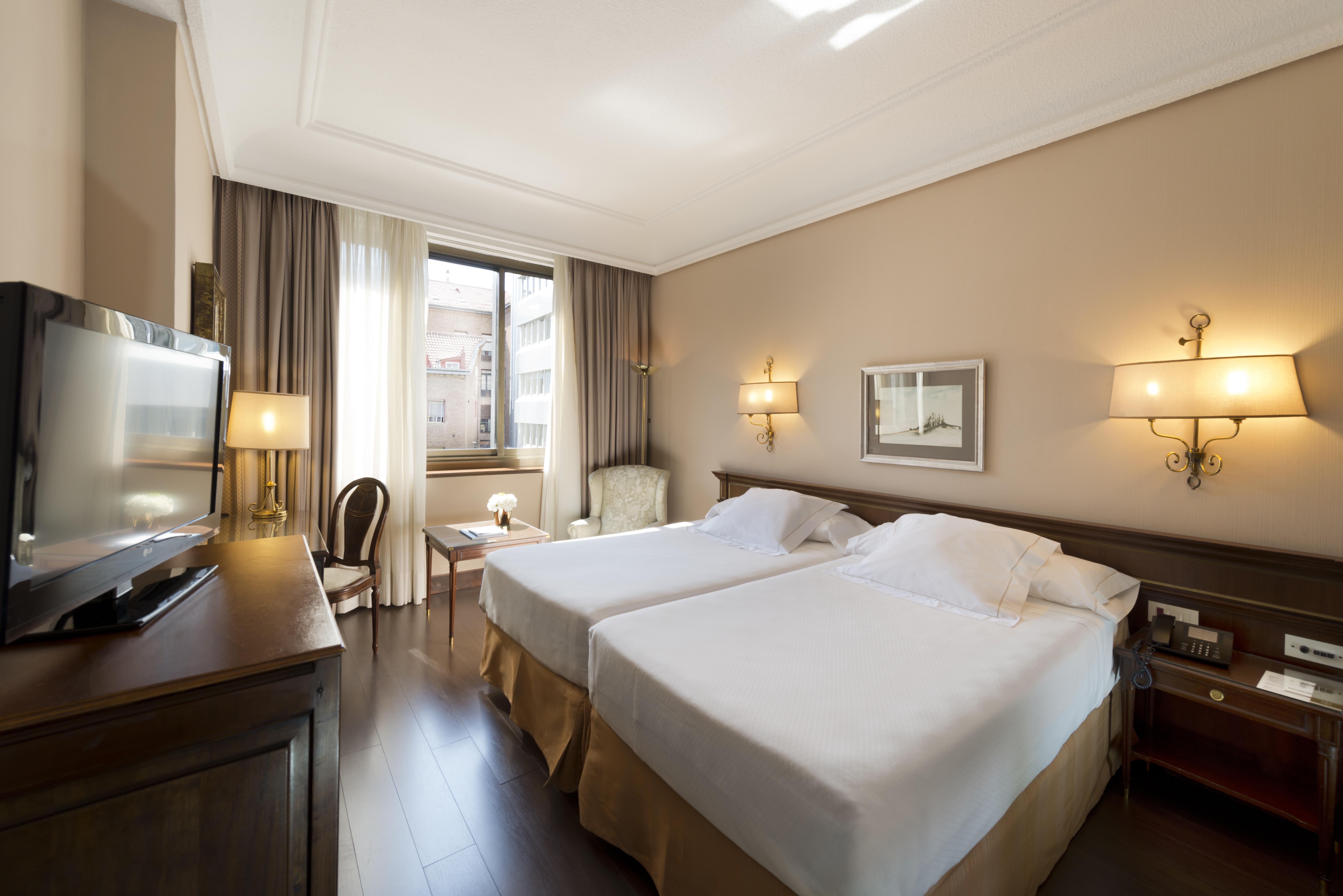 Hotel Miguel Angel Madrid Exterior foto A room at Hotel Palace Madrid