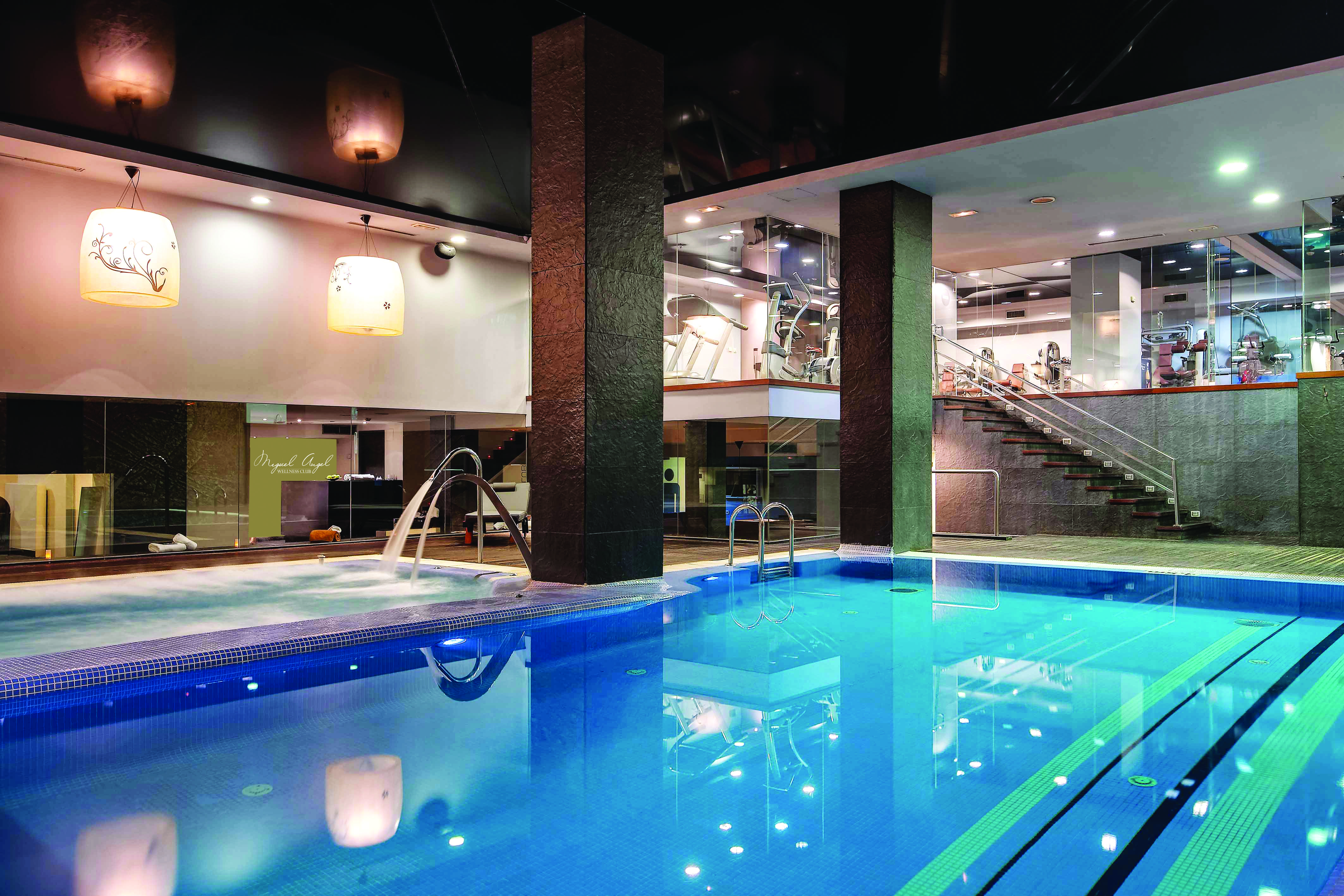 Hotel Miguel Angel Madrid Exterior foto The swimming pool at the hotel