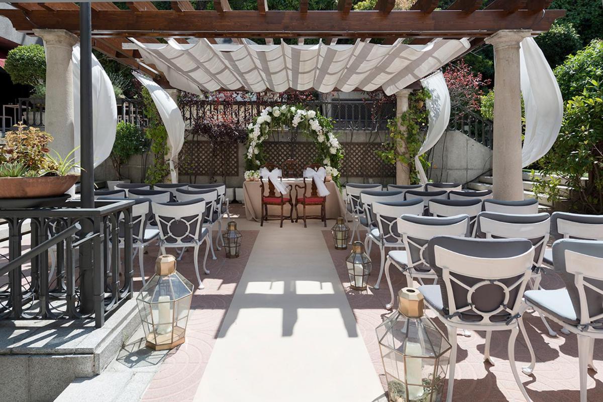 Hotel Miguel Angel Madrid Exterior foto The wedding venue