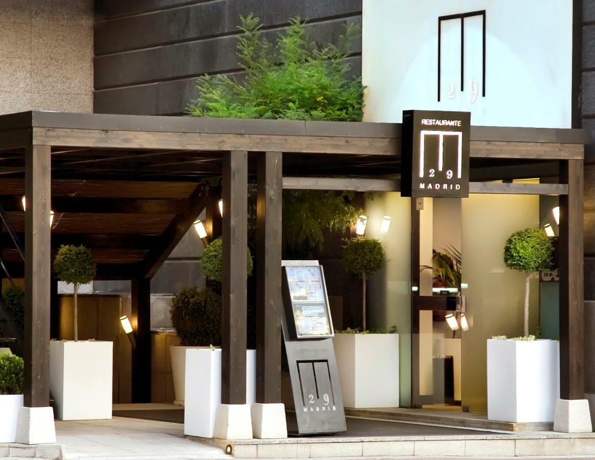 Hotel Miguel Angel Madrid Exterior foto Entrance of the hotel