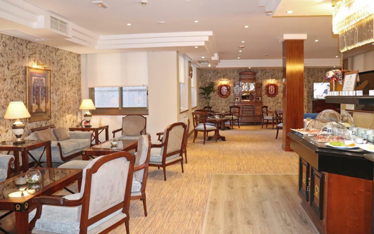 Hotel Miguel Angel Madrid Exterior foto The lounge at the airport