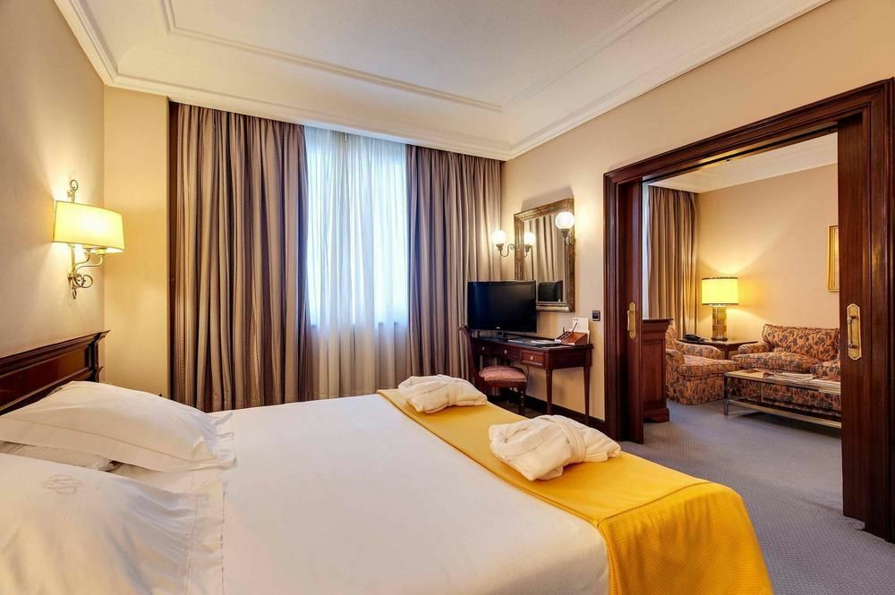 Hotel Miguel Angel Madrid Exterior foto Junior Suite