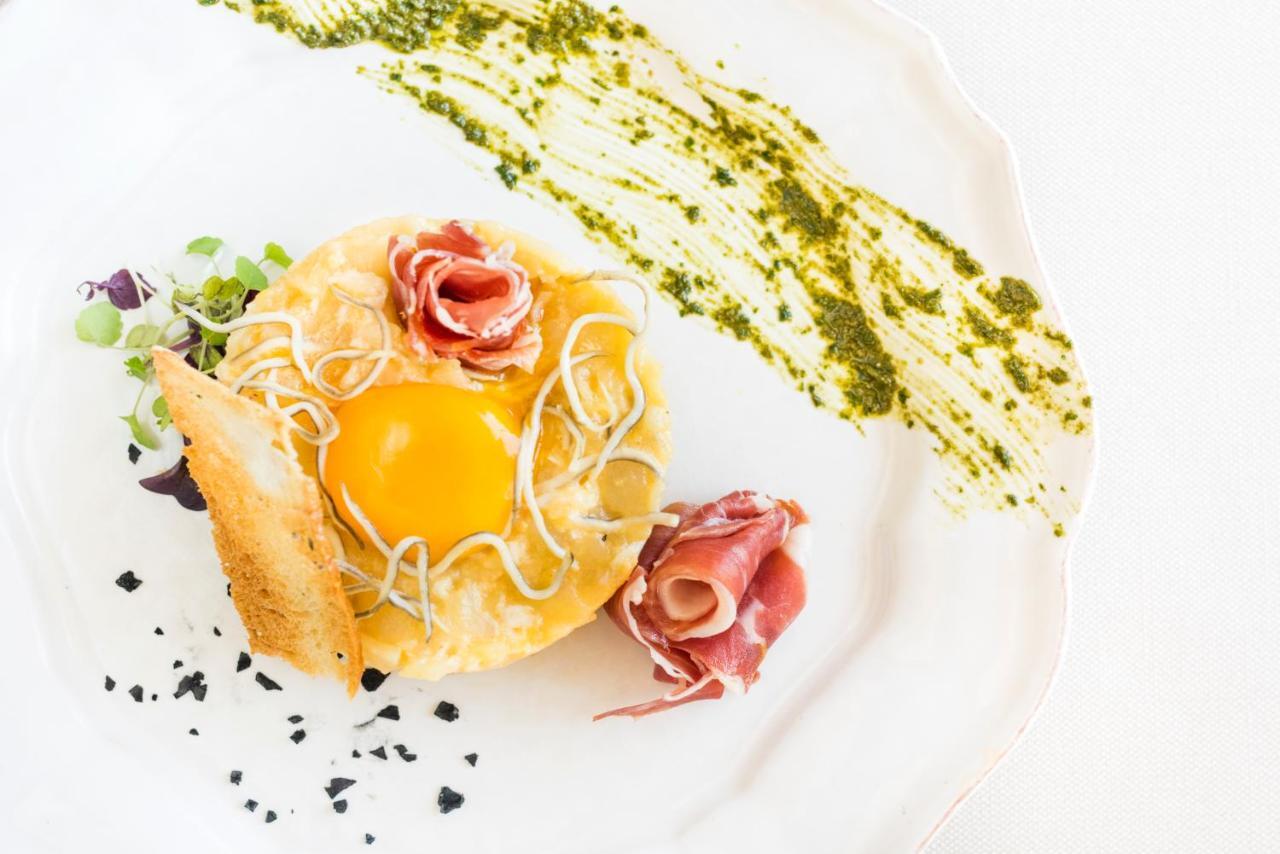 Hotel Miguel Angel Madrid Exterior foto A modern Italian dessert